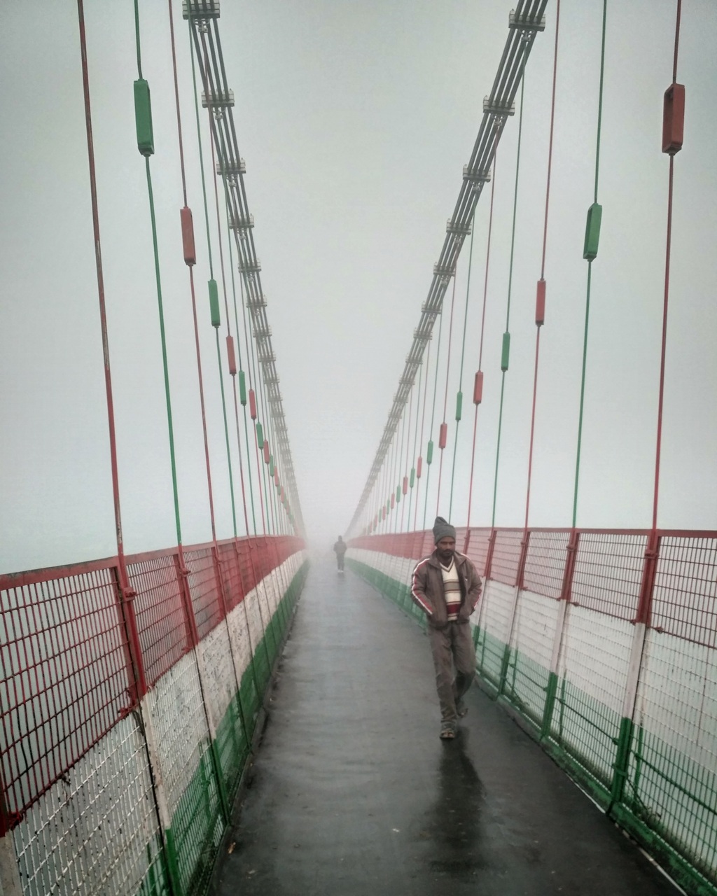 Мост Рам Джула в утреннем тумане. Ришикеш
